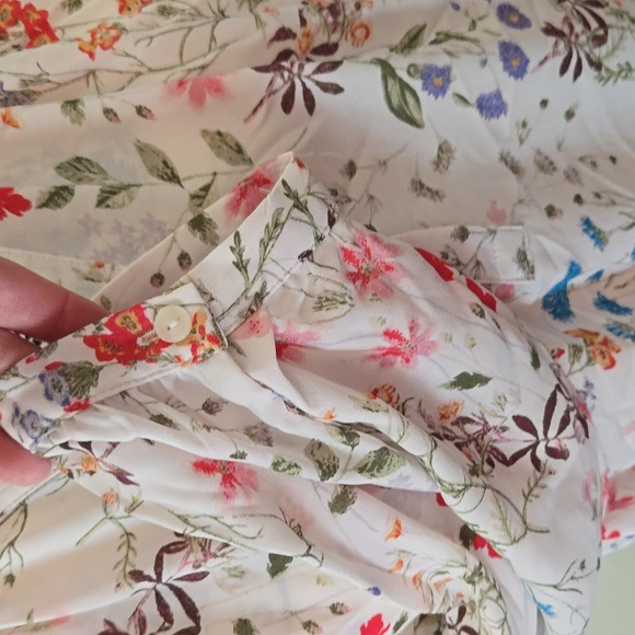 Violet + Claire floral blouse - Picture 4 of 8